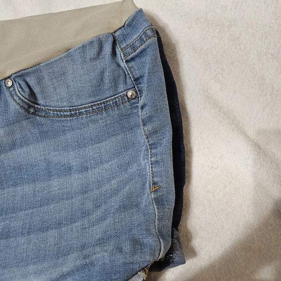 Maternity shorts size small - Picture 3 of 5
